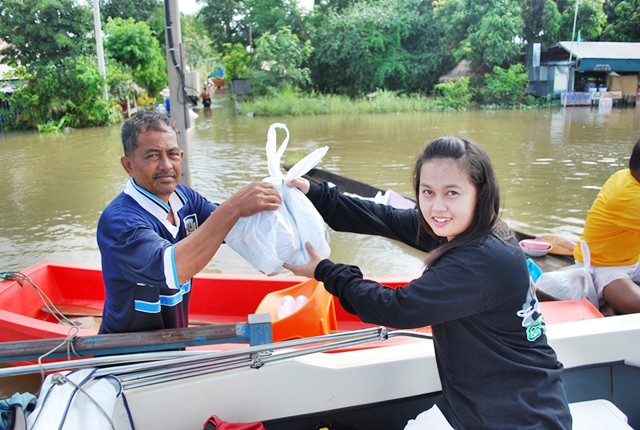 รอยยิ้ม ที่เห็นบนใบหน้าทั้งผู้ให้และผู้รับ