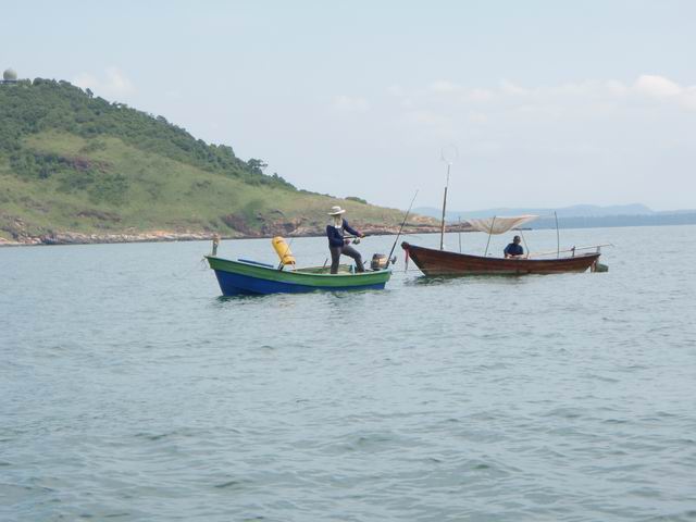 เรือลำนั้นปลากินเบ็ดพอดี