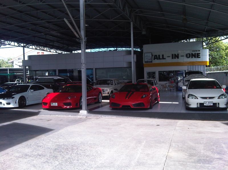 เหมือนทุกครั้งของการเดินทาง เรานัดเจอกันที่ ALL IN ONE CAR CENTER เต็นท์รถของเพื่อนในกลุ่ม