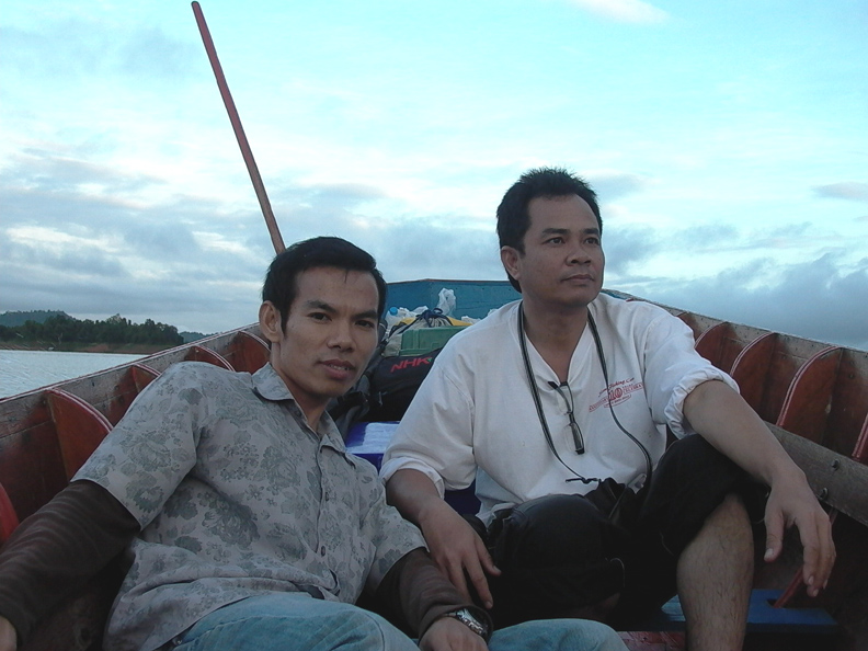 [q][i]อ้างถึง: ekkja posted: 28-10-2553, 15:52:17[/i]

 :smile: เรือพึ่งมารับ ยังพอตามทันไม๊น้าพูน
