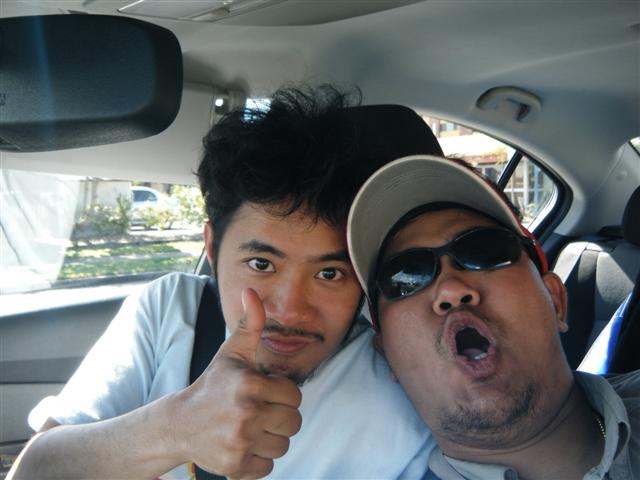 ขับรถกันไป...........เล่นกันไป...........ฮาจิงๆๆครับ :laughing:
