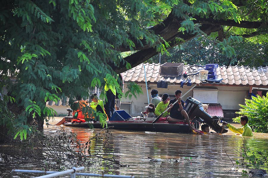 เรือเจ้ากบนำหน้าไปนู้นแล้ว แยกๆกันไปแจกของกัน :grin: