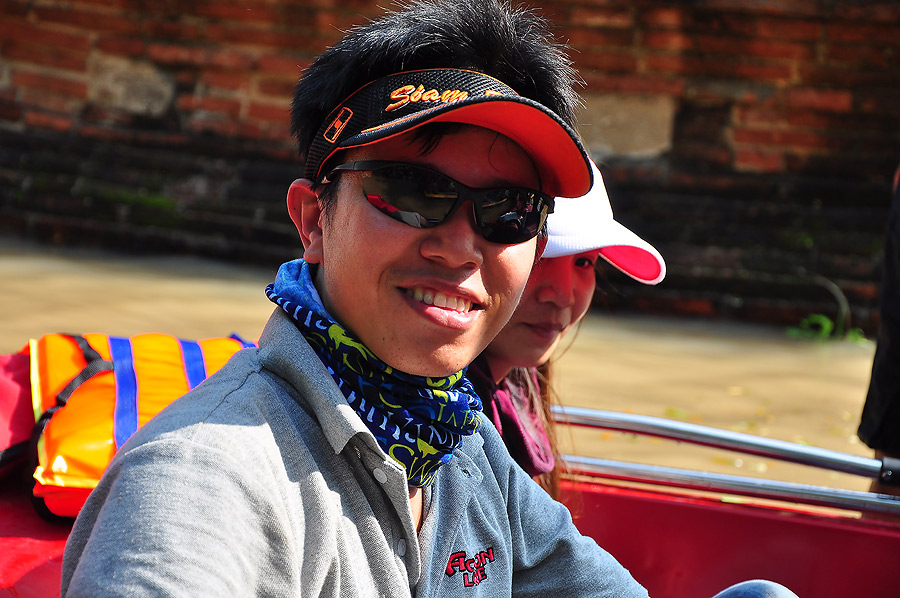 ขับเรือมาอีกหน่อยเจอเจ้ากบมาส่งยิ้มให้ มีอะไรเหรอน้อง :grin:
ของแจกหมดแล้วอ่ะพี่ ขอแบ่งของแจกมาหน่อ