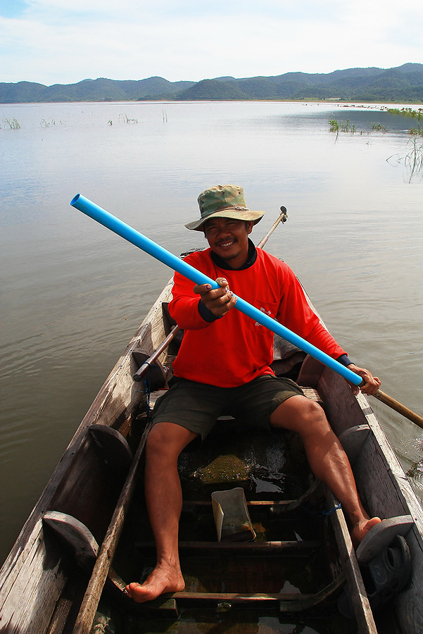 ช่วงนี้ก้อเป็นไต๋แอร์ทัวร์....พานั่งเรือชมหมายที่สาหร่ายตายเน่า รอบๆเขื่อน
 :grin: :grin: :grin:

