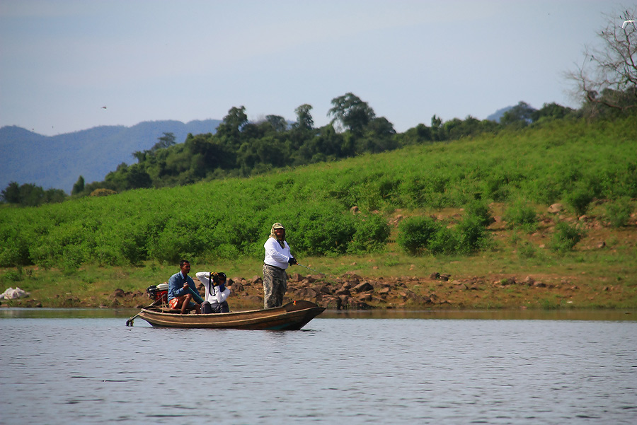 อ้ะป๊าดดดดดดดดดดดดดด....วนไป วนมา...เจอแล้วเรือของท่านโปรฝรั่งริชาร์ด เกียเดอะมัว

รอดตายกันหมดรึย