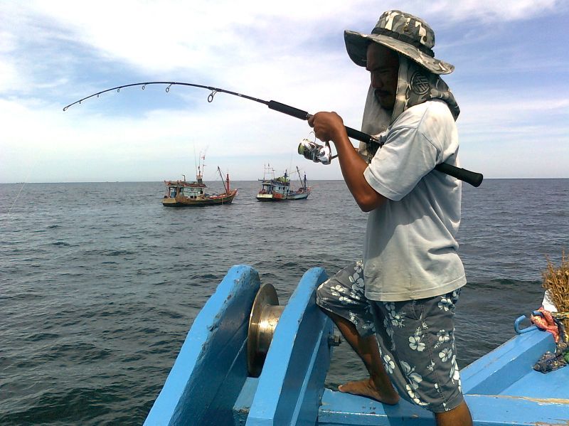 สังเกตุเรือด้านหลังสิครับ ตอนแรกมี