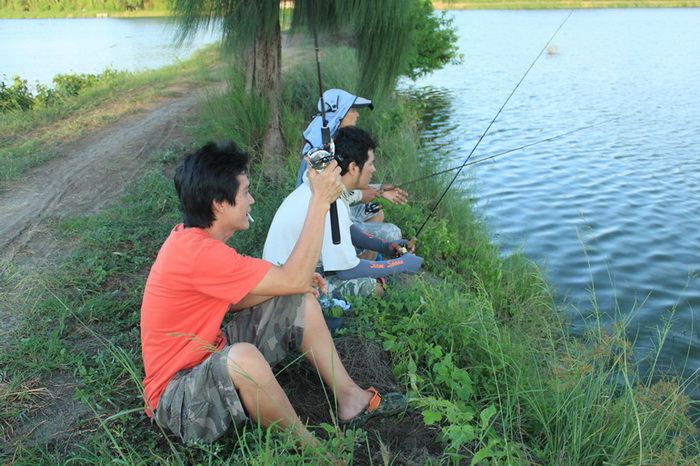 นั่งจับเข่าคุยกันแล้ว

วันนี้ปลาไม่ค่อยกัดเหยื่อเลย   สรุปแห้วกันครับ :grin: