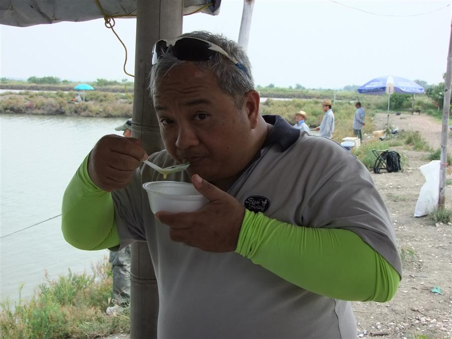 อร่อยไม๊ครับ น้าใหญ่ ลอดช่องวัดด่าน เอิ๊ก ๆ ๆ ๆ ๆ ๆ ๆ  :laughing: :laughing: :laughing: :laughing: :