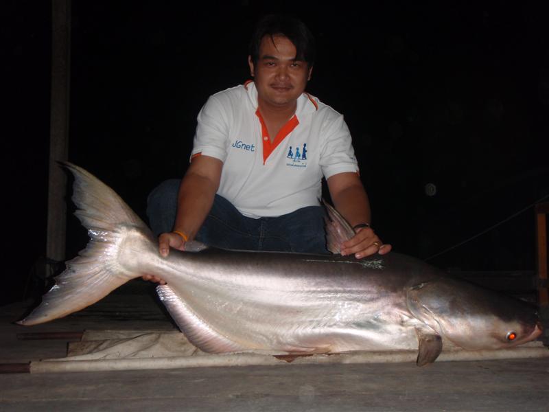 ไซส์นี้ก็พอโอเคล่ะนะ...ยินดีด้วยนะครับน้าเจ..สมกับเป็นประธานแห่ง " เด็กวัดแอนด์เดอะแก๊งค์ " จริงๆเ