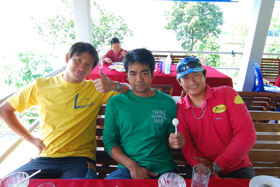ทานเสร็จแล้วก็ขอสักใบ
