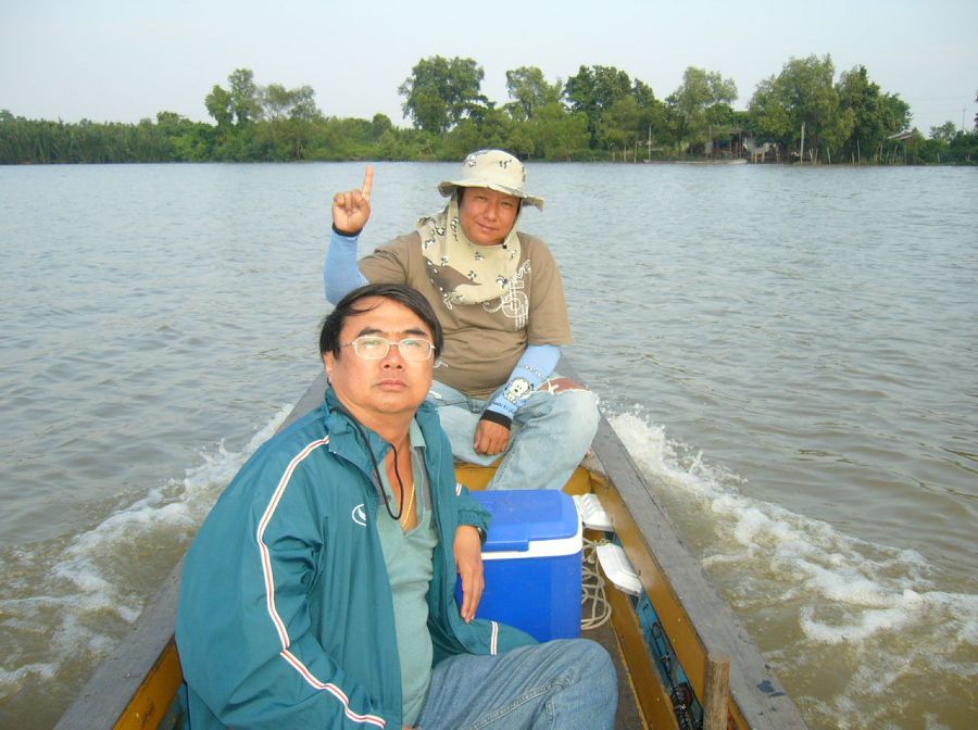 ช่วงเย็นๆ เหยื่อหมด   ต้องแล่นเรือไป