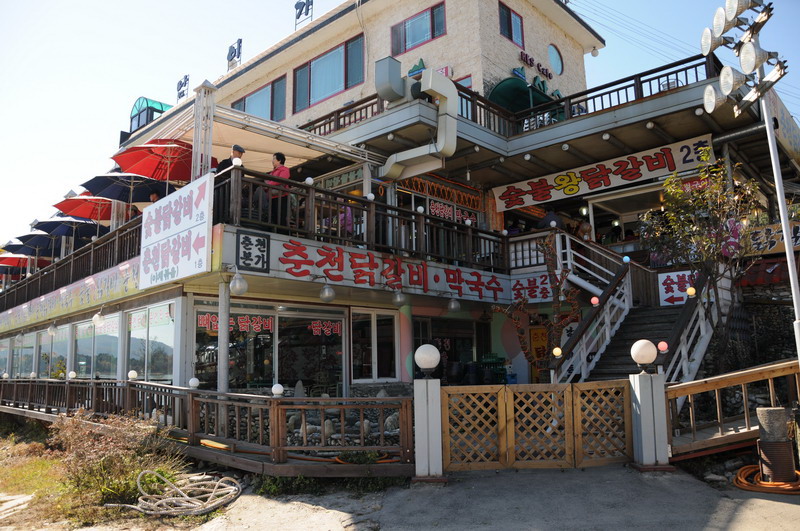 ร้านอาหารและร้านค้าต่างๆบริเวณท่าเรือครับ :grin: :grin: :grin: :grin: