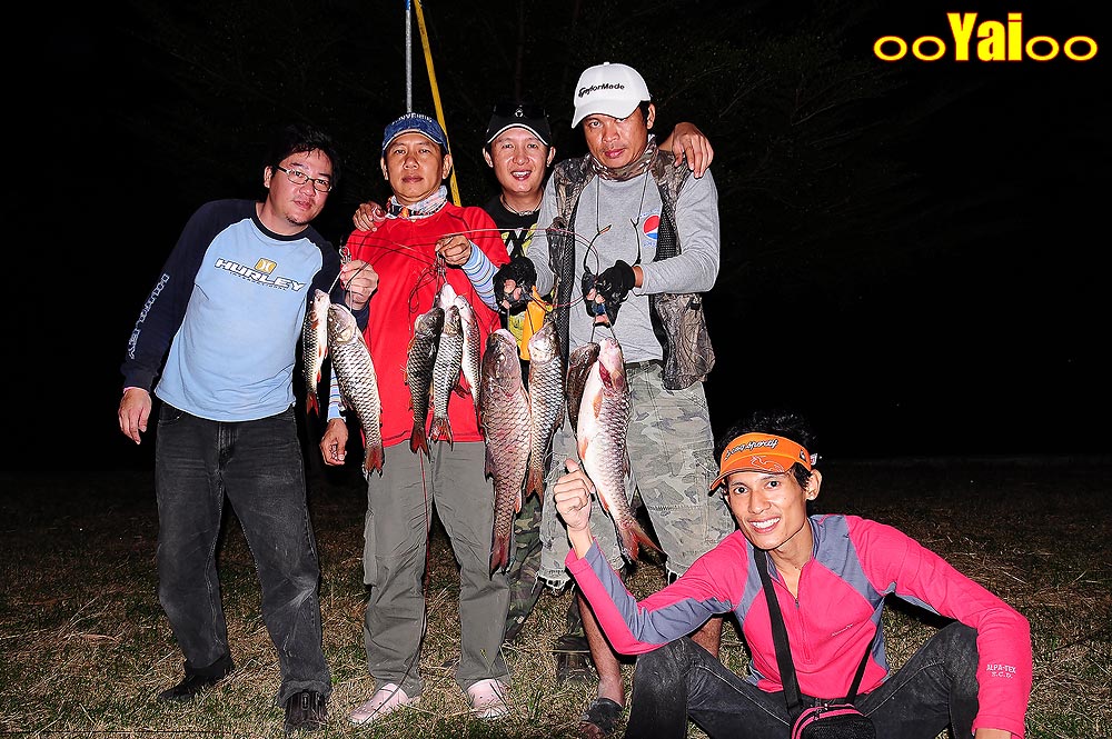 ถ่ายรูปหมู ตามธรรมเนียมมากัน5หน่อ อีก1เป็นไกด์พร้อมถ่ายรูปหมู่ให้ด้วย :love: :love: :love: :love: :c