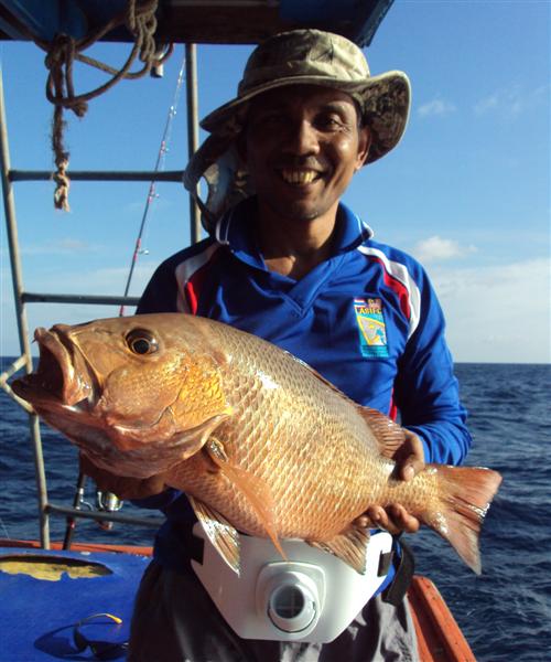 - น้าหมอไชยรัตน์ กับ Red Snapper ขนาดสวยจริงๆ... :love: :love: