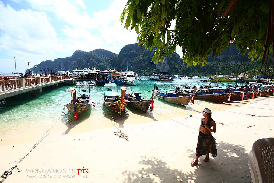 ถ่ายจากในร้านอาหารออกมา :love: