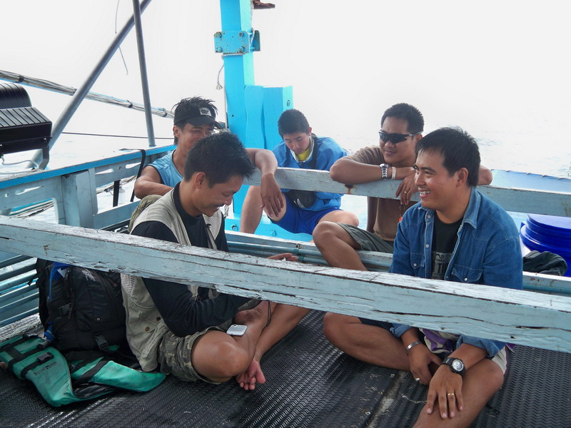 ขึ้นมาบนดาดฟ้าเรือ น้าผู้กอนชะโดกบ