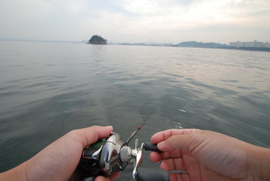 พอแดดเริ่มจัดขึ้นปลาก็เริ่มเงียบ...น้าที่อยู่หัวเรือยังไม่ได้ตัวเลยครับ   :sick:







สวัส