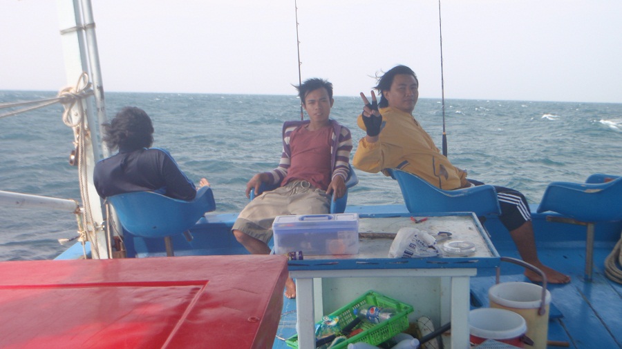 เลยต้องหนีมาทีเดิมครับ :mad: :mad: :mad: