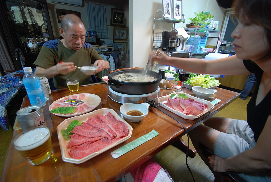 มื้อเย็นครับ ชาบุ ชาบุ   :umh: :umh: :umh:







 [