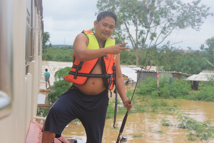 ชาวหาดใหญ่ และพี่น้องทั่วประเทศที่เจอน้ำท่วม สู้ สู้ นะคับ