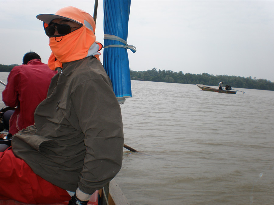 พอเราขยับย้ายหมาย เรืออีกลำก็ถอนสมอกลับบ้านไป  :cheer: