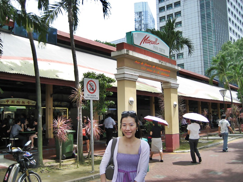  [b]มาถึงแล้ว Food Court Maxwell เห็นเค้าว่ามีร้านข้าวมันไก่อร่อยเหาะบินได้เลย ต้องที่ร้าน Tien Tien