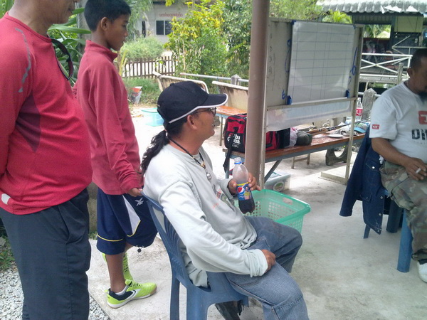 น้าปู่ตั้งวงโม้ก่อนกลับ
ชลบุรี
 :laughing: :laughing: :laughing: :laughing: