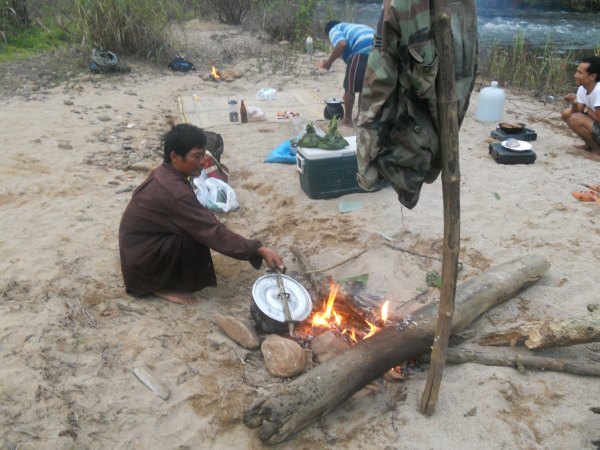 ก่อนอื่นต้องหุ้งข้าวก่อนครับ  หิวแล้ว :grin: