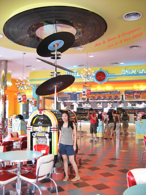 


 [b]ร้านนี้แปลกดี....แผ่นเสียงใหญ่มากๆ[/b]