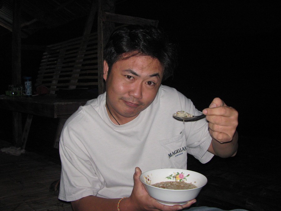 กินครับ เสร็จแล้วจะได้ไปตกปลากันคร