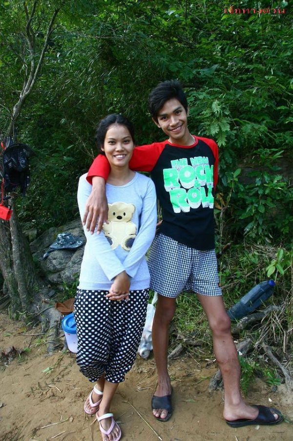 [b]กองเชียร์ :laughing: :laughing:[/b]