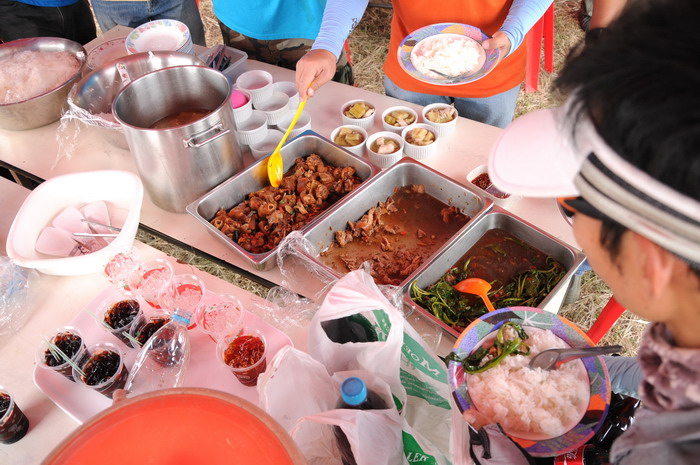 กับข้าวธรรมดาที่ไม่ธรรมดาครับ โดยเ