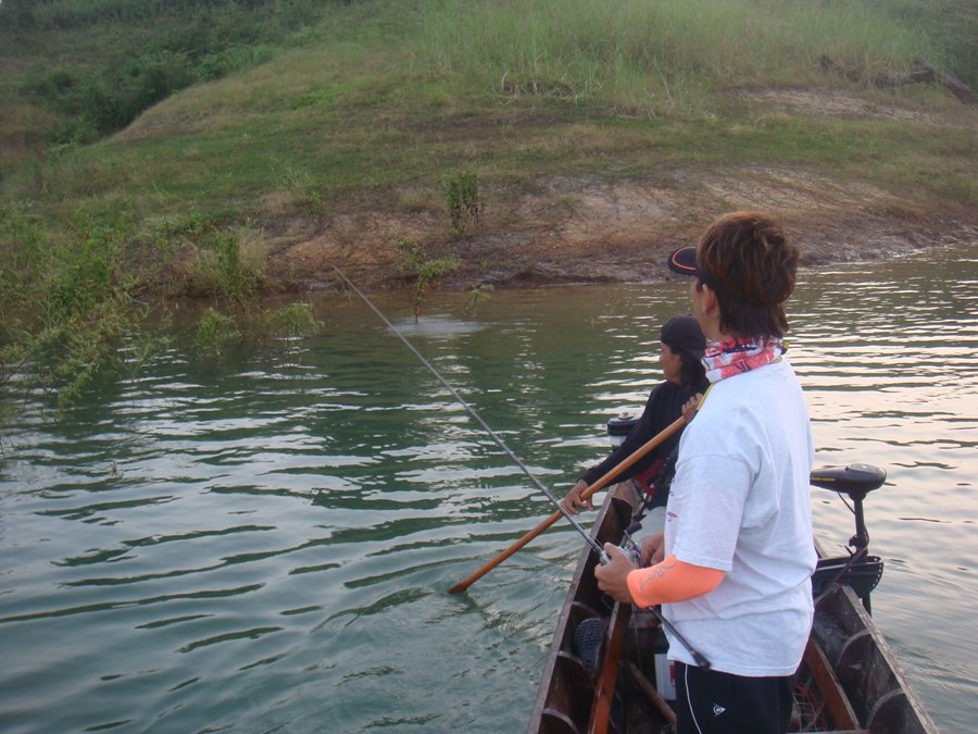 ตรงนั้นอ่ะครับ.....เพ่แก่น.....

ในใจพี่แก่นคงบ่นว่า....นายแม่นมาก :laughing: :laughing: :laughing