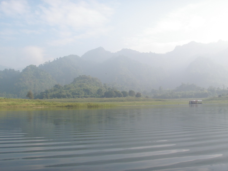 บรรยากาศยามเช้าของทีนี้มันช่างสดชื่นดีจิงๆ  :smile: