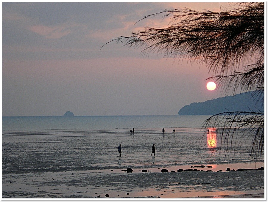  [b]"ทะเลสวย....ที่ กระบี่ "  :smile: :smile:[/b]

SONY DSC .... ราคาครึ่งหมื่น  :blush: :blush: