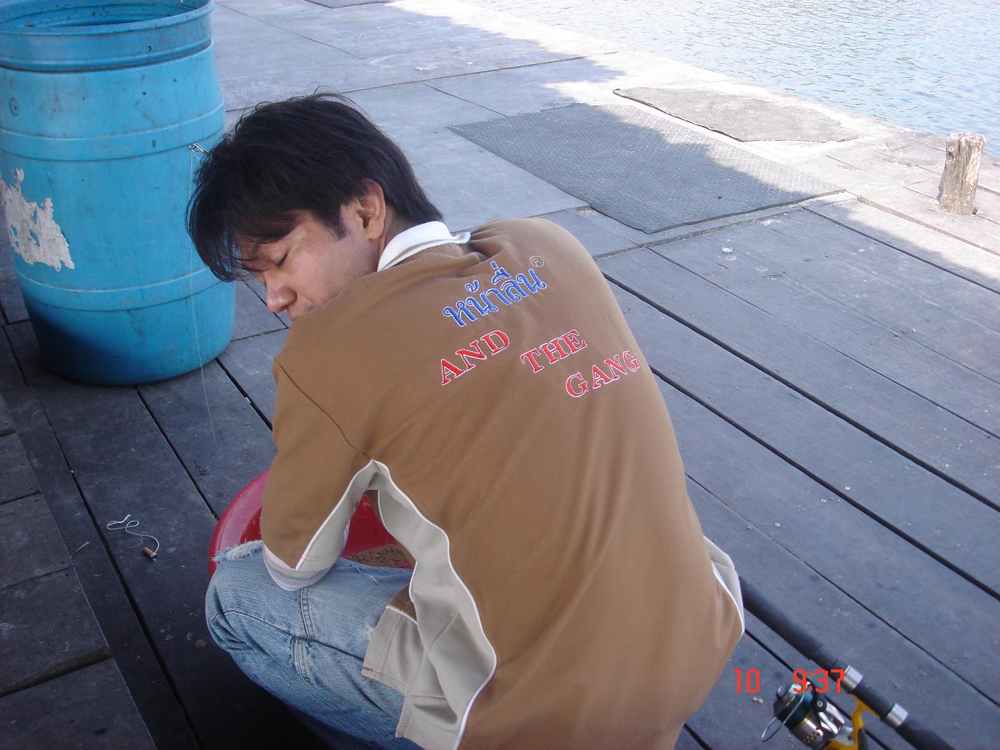 หลับตาคิดถึงใครหนอ..... 



:blush: :blush: :blush:
