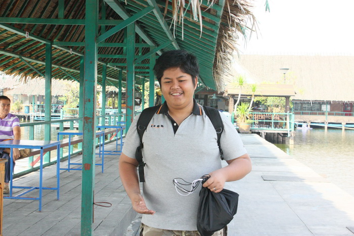 คุณครูกานต์มาเยี่ยมนักเรียนครับ