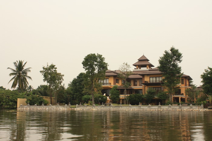 หวัดดีครับ น้า parasaild44

บ้านใครไม่รู้ครับแต่สวยงามอลังการงานสร้างจริงๆ :grin: