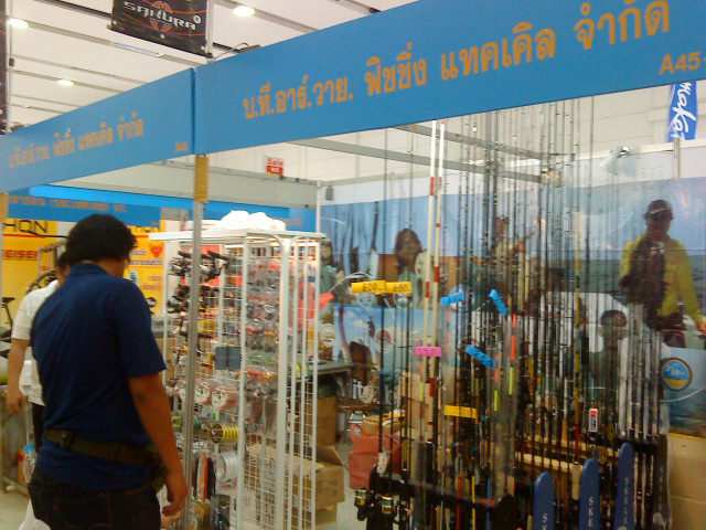 ถัดมาอีกร้านครับ  ร้านนี้ของเยอะมาก