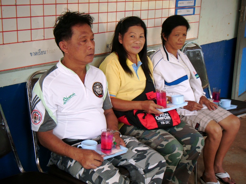 บรรณาธิการนิตยสารเพื่อนตกปลา คุณวิวัฒน์ และ คุณลัดดาวัลย์ จันทร์วงษ์ ครับ :cheer: :cheer: :cheer: :c