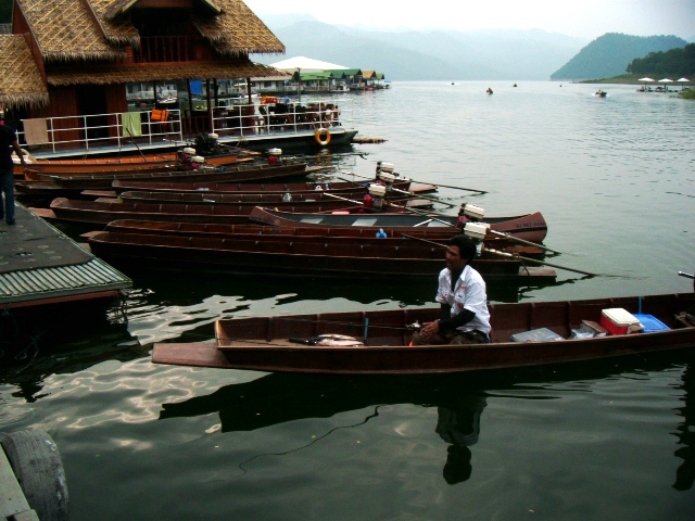 จะหมดเวลาการแข่งขัน เรือวิ่งกันเข้