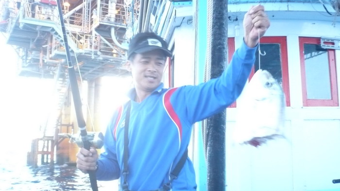 เช้านะตอนนี้ :grin:
  ขาดครึ่งครับ :grin: :laughing:
