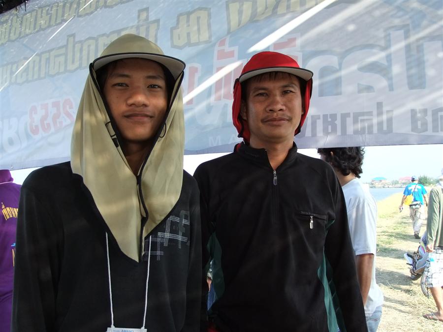 คู่นี้เพื่อนกัน เอ้ย พ่อลูกกัน ไปไหน มาไหน ด้วยกันเหมือน ปาท่องโก๋ เลย อิอิ (แดงเบียร์)
:cool: :coo
