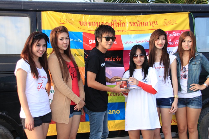 น้องเมย์ ทีมงานเเมวดั้นด้น

หญิงเด