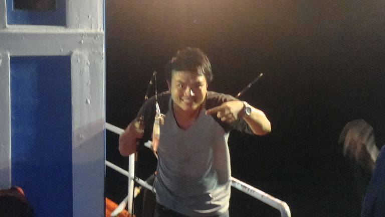 อีนังฮิมก็ทำเป็นเหมือนกัน ...ชวนลงเรือครั้งแรก กลับมาบอกว่าคราวหน้าอย่าชวนนะพี่
 ถามว่าทำไม
กลัวตด