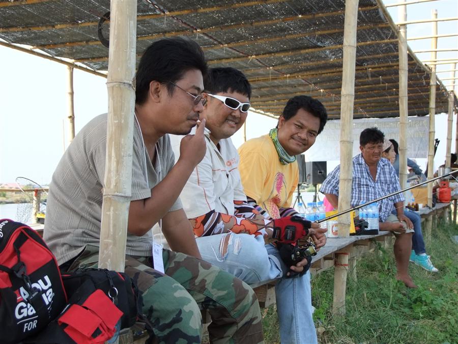 สามหนุ่มสามมุม หล่อไปคนล่ะแบบ อิอิ  :cool: :cool: :cool: :cool: :cool: :laughing: :laughing: :laughi