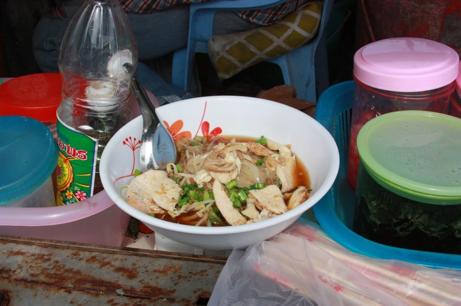 อาหารกลางวัน ก๋วยเตี๋ยวรถ :umh: :umh: :umh: :umh: :l