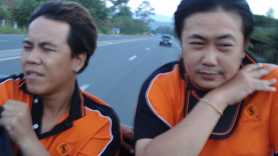 2คนนี้ดูแปลกๆน่ะ ตั้งแต่เขาแหลมแล้ว  :laughing: :laughing: :laughing: