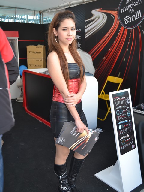 ถ่ายรูปพี่คนนี้อีกรอบ

 :smile: :smile: :smile: :smile: