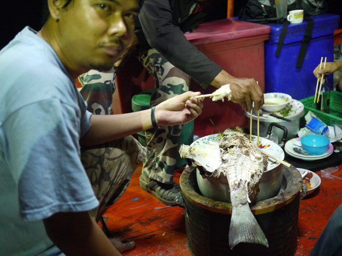เนื้อแข็งไปหน่อย แต่ชั่วโมงนี่กินหมดครับ